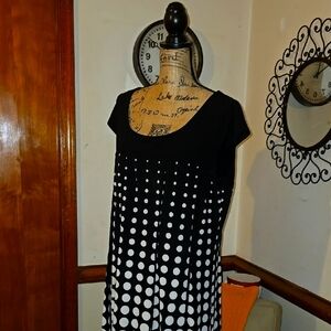 Haani Black Midi Dress with Scoop Neck Short Sleeves and A-line Style